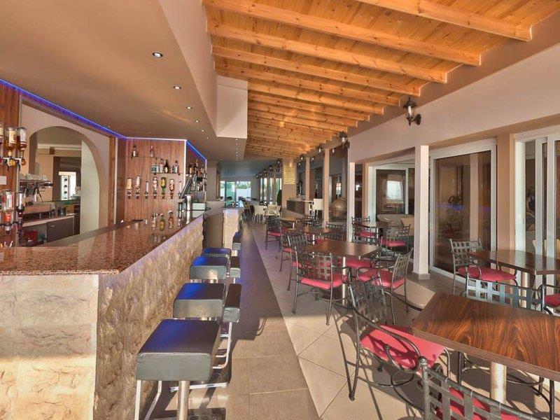 Mackenzie Beach Hotel Ларнака Интерьер фото