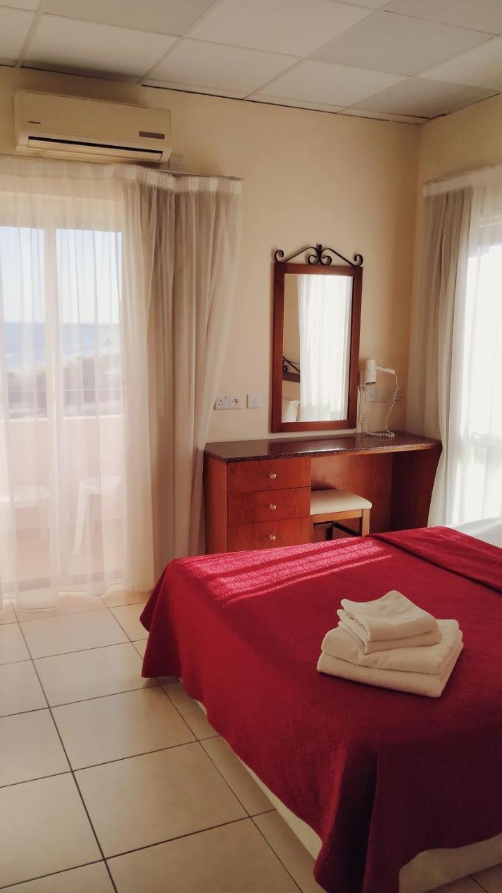 Mackenzie Beach Hotel Ларнака Экстерьер фото