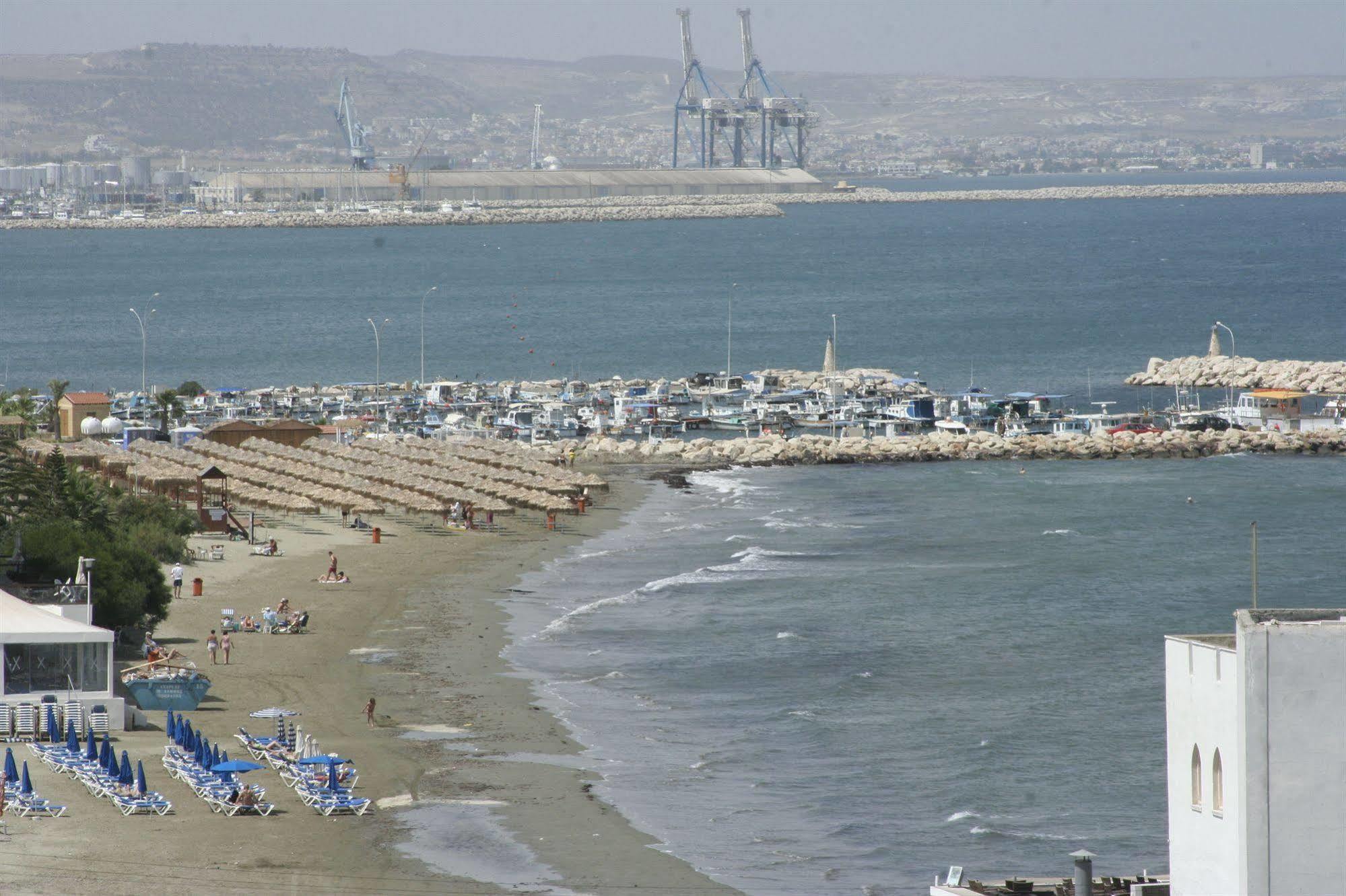 Mackenzie Beach Hotel Ларнака Экстерьер фото