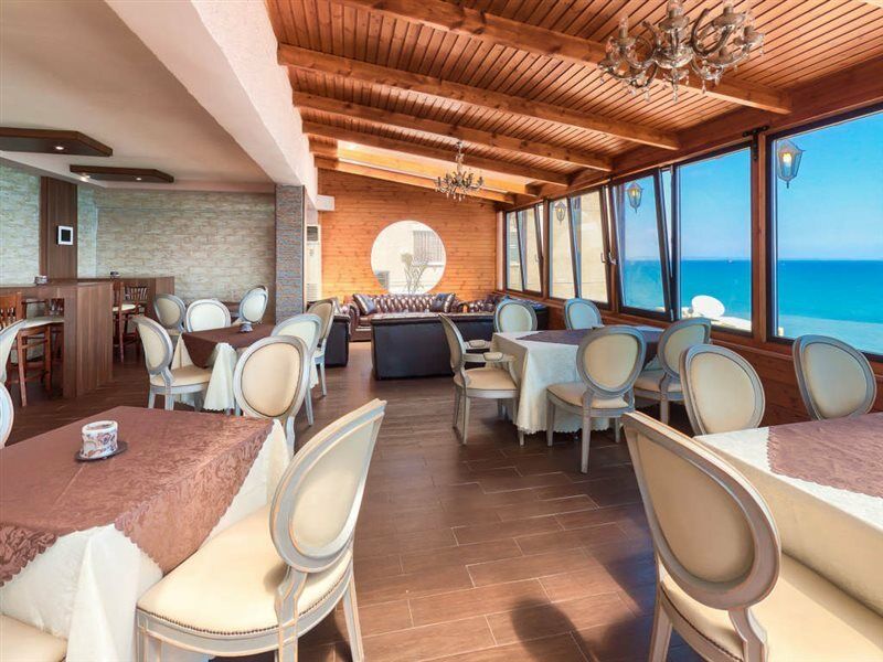 Mackenzie Beach Hotel Ларнака Экстерьер фото
