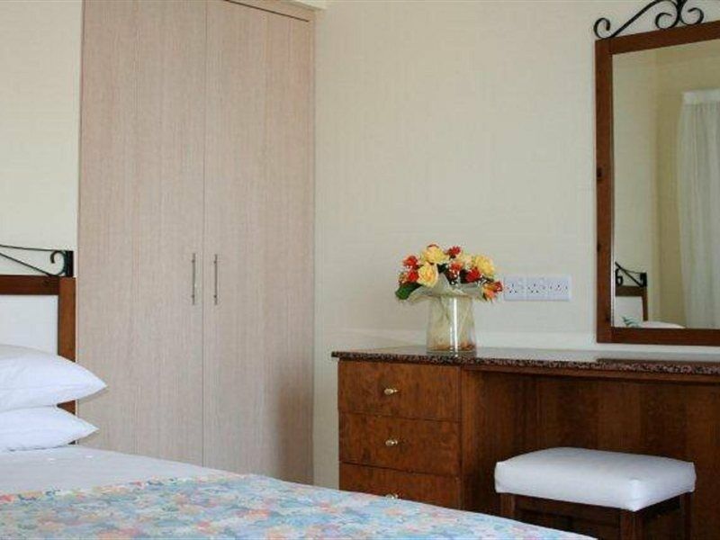 Mackenzie Beach Hotel Ларнака Номер фото