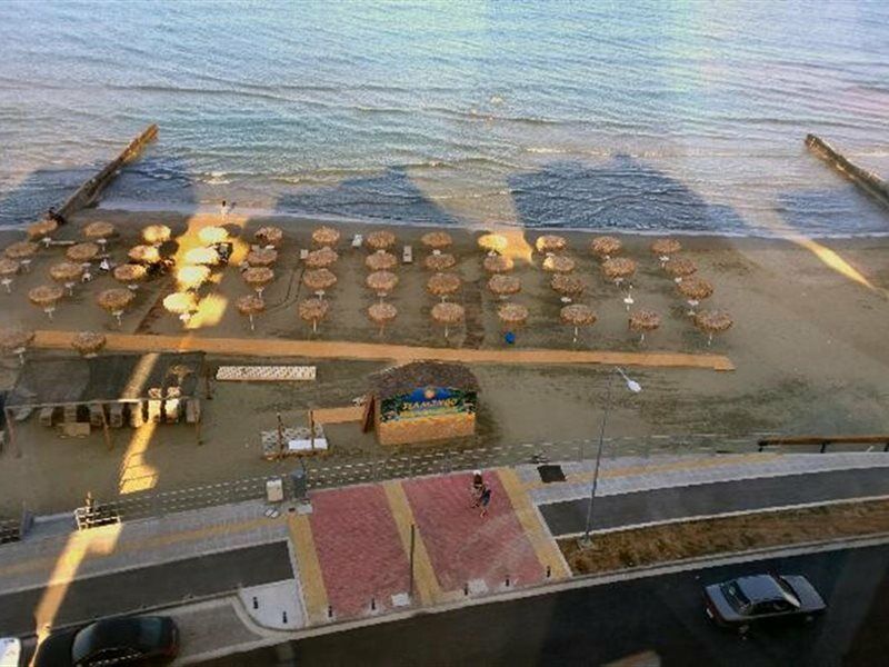 Mackenzie Beach Hotel Ларнака Экстерьер фото