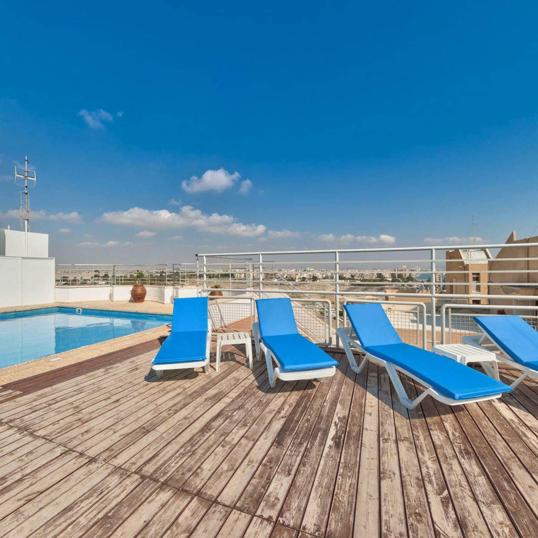 Mackenzie Beach Hotel Ларнака Экстерьер фото